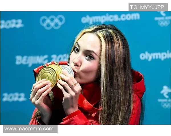 谷爱凌跨界挑战足球领域展现全能运动员风采引发热议 谷爱凌跨界挑战足球领域展现全能运动员风采引发热议